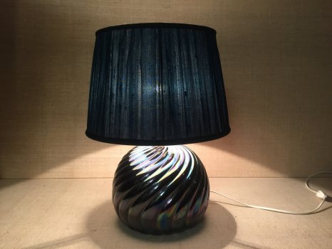 LAMPADA DA TAVOLO CON BASE IN CERAMICA IRIDESCENTE