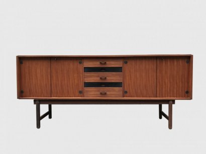 SIDEBOARD CON CASSETTI